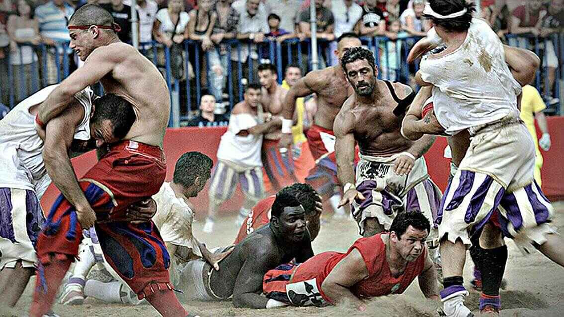 A picture of players playing Calcio Storico